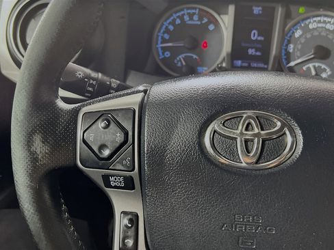 Used 2017 Toyota Tacoma SR5 AWD/4WD image 19