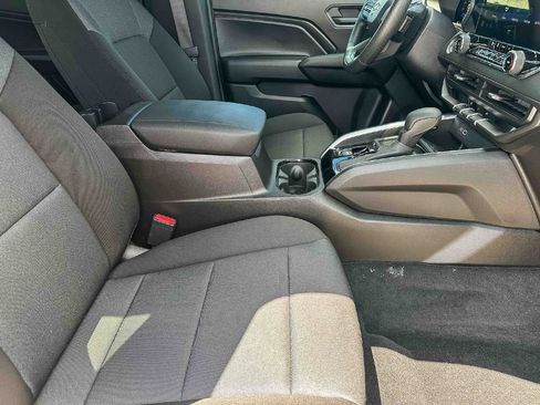 Used 2025 Chevrolet Colorado W/T RWD image 22