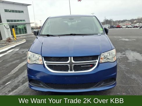 Used 2018 Dodge Grand Caravan SE w/ UConnect Hands-Free Group image 9