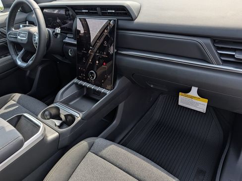 New 2027 GMC Terrain Elevation w/ Technology Package II FWD image 30