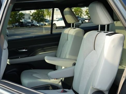 Used 2026 Toyota Grand Highlander AWD Hybrid image 18