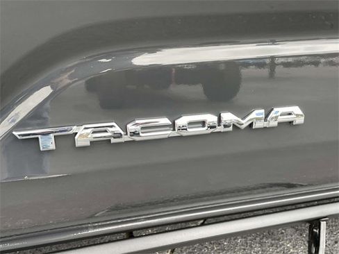 Used 2025 Toyota Tacoma SR5 image 9