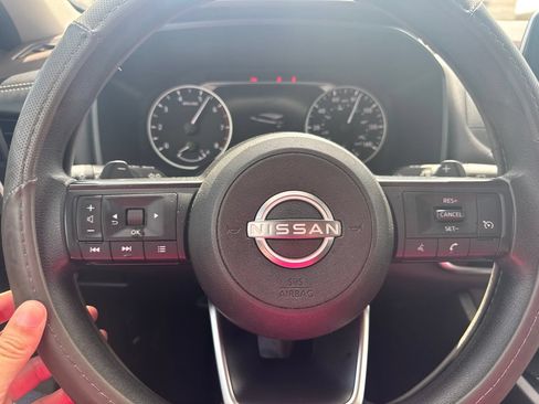 Used 2023 Nissan Rogue S AWD/4WD image 10