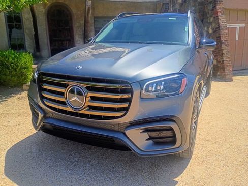 Used 2024 Mercedes-Benz GLS 580 4MATIC image 4