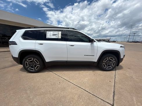 New 2026 Jeep Cherokee Laredo AWD/4WD image 19