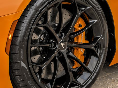 Used 2025 McLaren Artura Spider RWD image 13