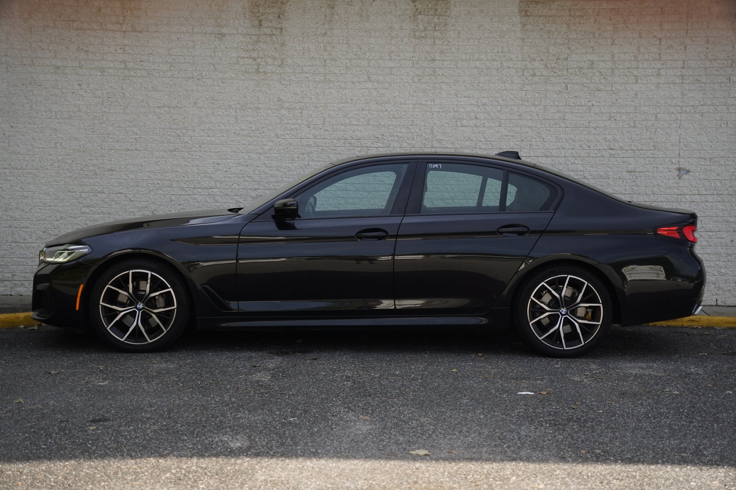 Used 2021 BMW 530i w/ M Sport Package RWD image 4