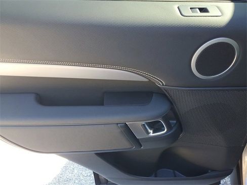 Used 2025 Land Rover Discovery Dynamic SE image 19