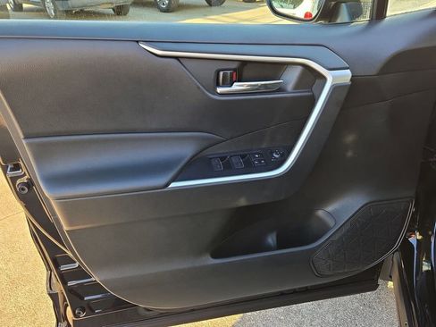 Used 2022 Toyota RAV4 XLE Premium image 13