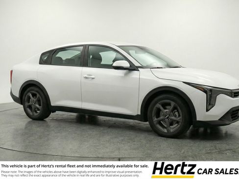 Used 2025 Kia K4 LXS image 1