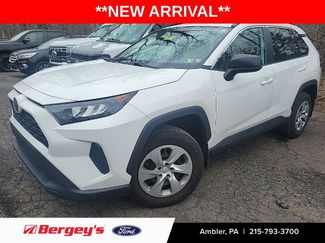 Used 2021 Toyota RAV4 LE video 1
