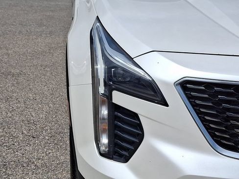 Used 2023 Cadillac XT4 Luxury w/ Cold Weather Package AWD/4WD image 9