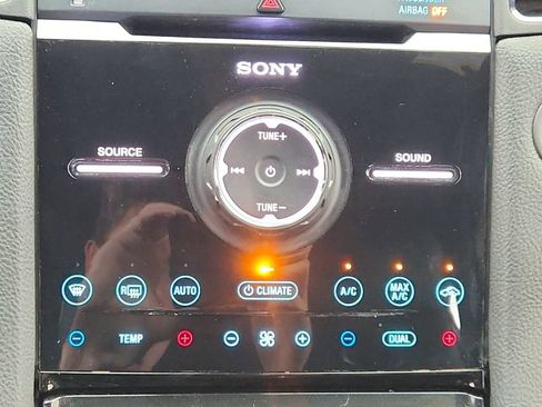 Used 2019 Ford Taurus Limited AWD/4WD image 18