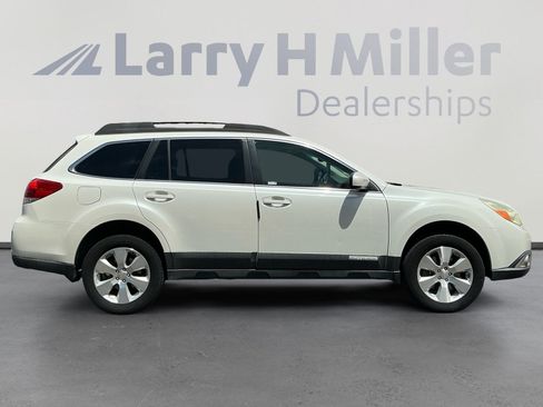 Used 2011 Subaru Outback 3.6R Limited w/ PWR Moonroof Pkg AWD/4WD image 6