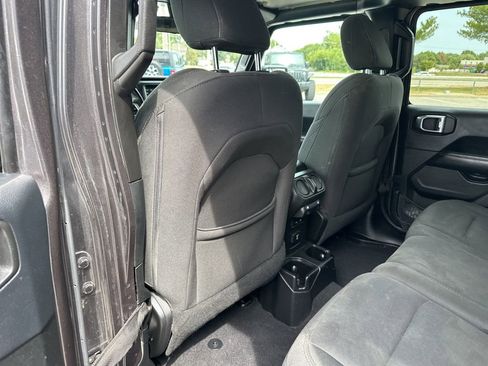 Used 2019 Jeep Wrangler Unlimited Sahara image 42