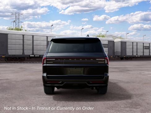 New 2027 Lincoln Navigator Reserve w/ Jet Appearance Package AWD/4WD image 32