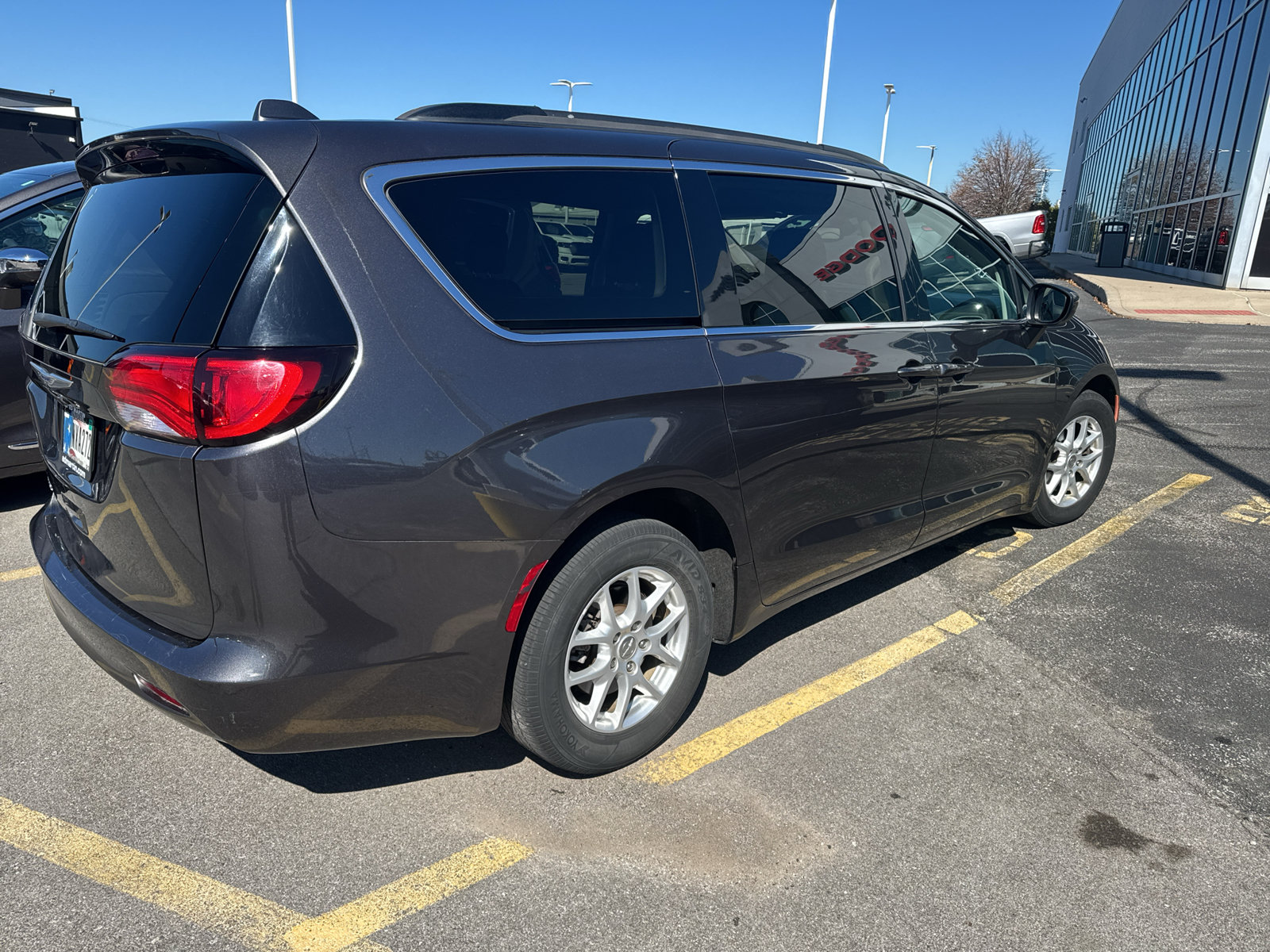 Used 2020 Chrysler Voyager Lxi FWD image 4