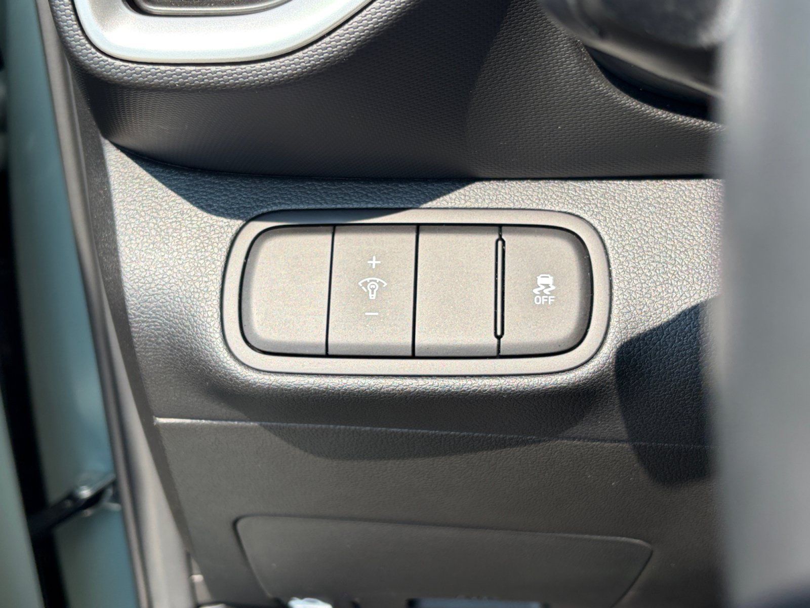 Certified 2025 Hyundai Venue SEL FWD image 12