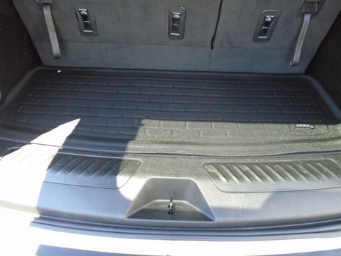 Used 2023 GMC Yukon SLT AWD/4WD image 44
