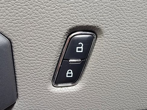 Used 2018 Ford F150 XLT w/ Equipment Group 302A Luxury image 23