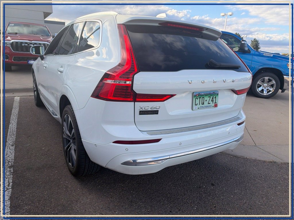 Used 2022 Volvo XC60 T8 Inscription Expression w/ Advanced Package AWD/4WD image 3