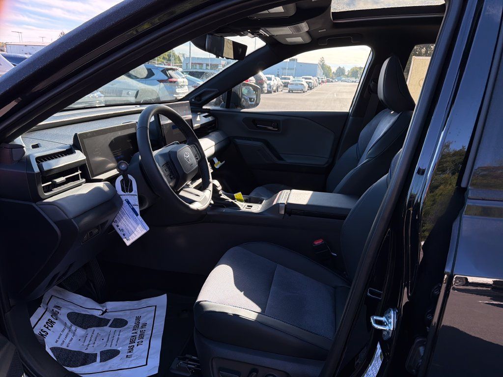 Used 2026 Toyota RAV4 XSE w/ Panoramic Sun Roof Package AWD/4WD image 10