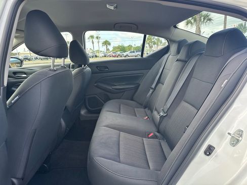 Used 2025 Nissan Altima 2.5 SV FWD image 13