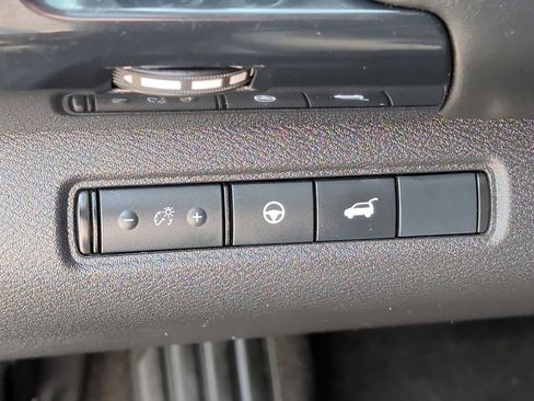Used 2025 Nissan Pathfinder SV AWD/4WD image 14