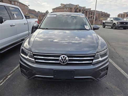 Used 2021 Volkswagen Tiguan SE image 2