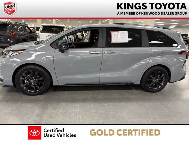 Used 2025 Toyota Sienna XSE AWD/4WD image 5