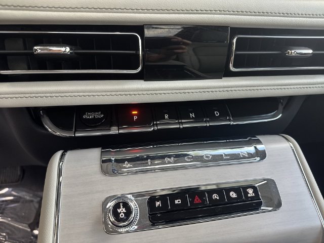Used 2025 Lincoln Aviator Reserve w/ Illumination Package AWD/4WD image 27