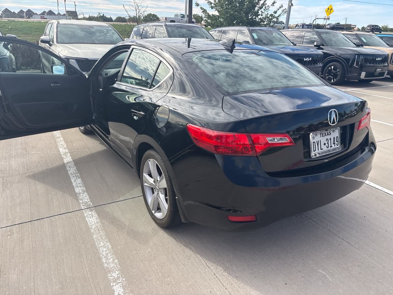 Used 2014 Acura ILX w/ Technology Package FWD image 4