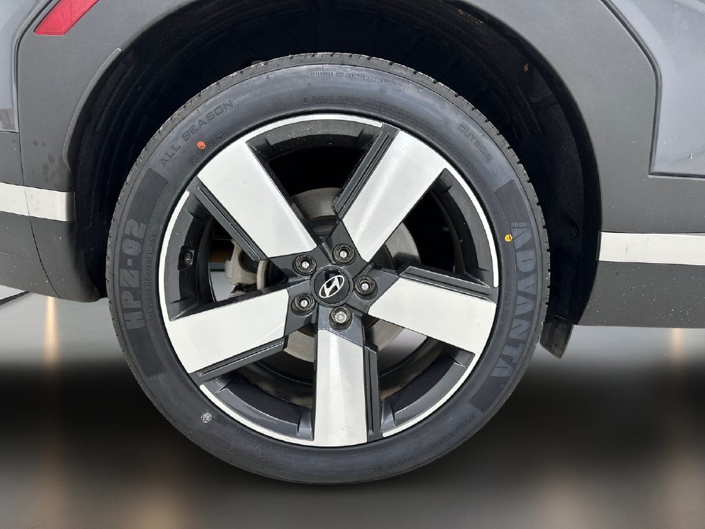Used 2025 Hyundai Santa Fe Limited FWD image 11