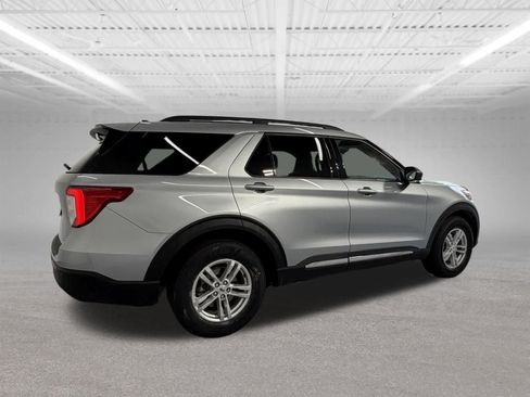 Used 2022 Ford Explorer XLT w/ Equipment Group 202A AWD/4WD image 6