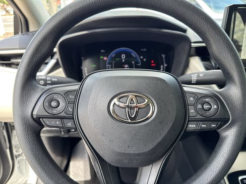 Used 2026 Toyota Corolla LE w/ LE Premium Package FWD image 31