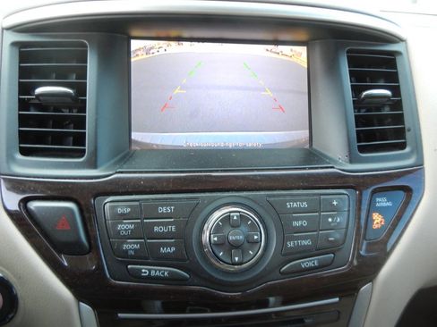 Used 2014 Nissan Pathfinder SL w/ SL Tech Package FWD image 4