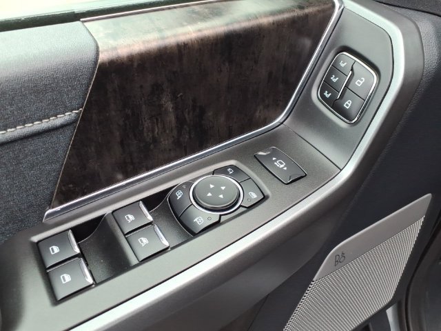 Used 2026 Ford F350 Lariat w/ Black Appearance Package AWD/4WD image 16