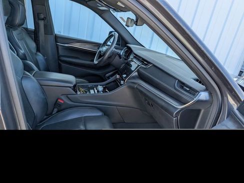 Used 2021 Jeep Grand Cherokee L Overland w/ Luxury Tech Group IV AWD/4WD image 35