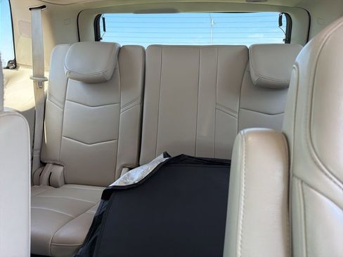 Used 2018 Cadillac Escalade Luxury AWD/4WD image 9