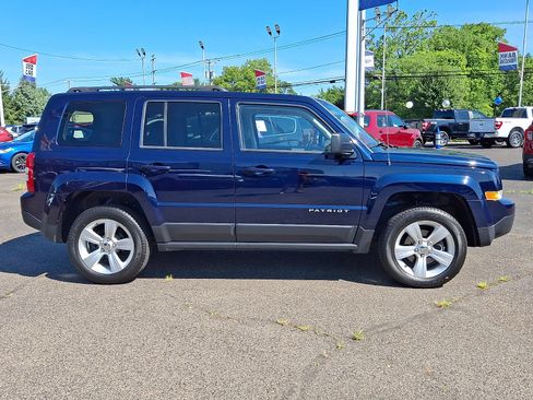 Used 2015 Jeep Patriot Latitude w/ Sun/Sound Group AWD/4WD image 8