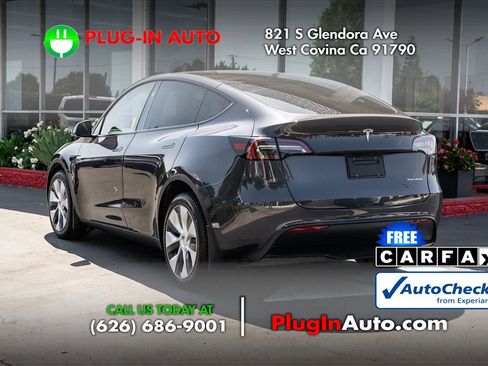 Used 2024 Tesla Model Y Long Range AWD/4WD image 2