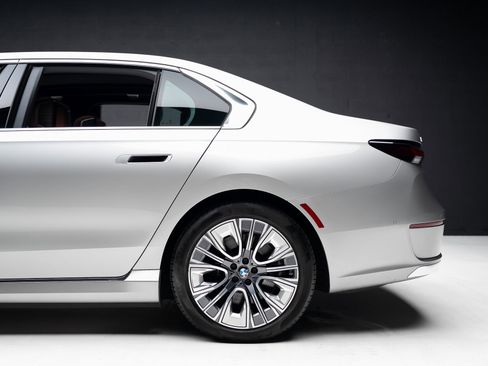 Used 2023 BMW i7 xDrive60 image 20