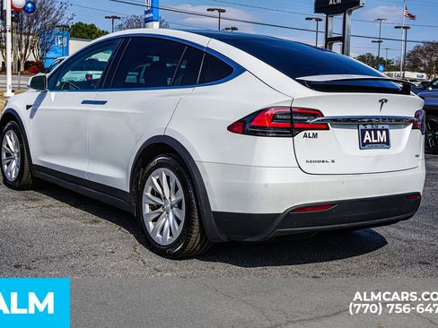 Used 2017 Tesla Model X 90D image 8