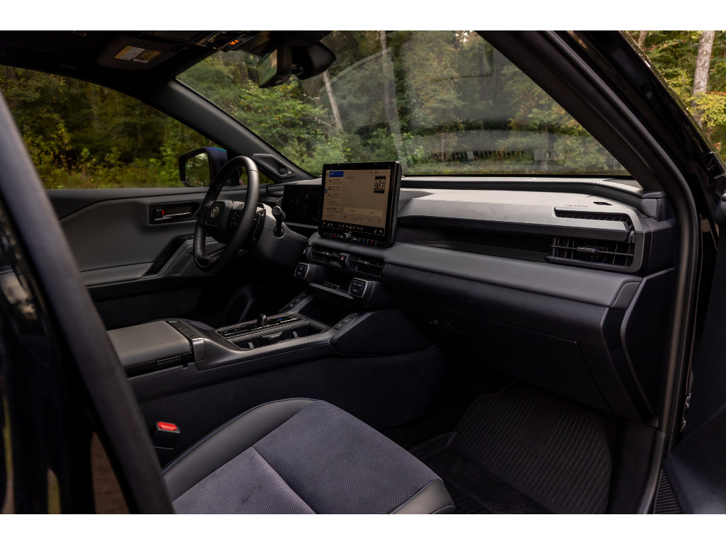 Used 2026 Toyota RAV4 XSE w/ Panoramic Sun Roof Package AWD/4WD image 18