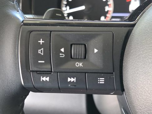 Used 2024 Nissan Pathfinder SL AWD/4WD image 36