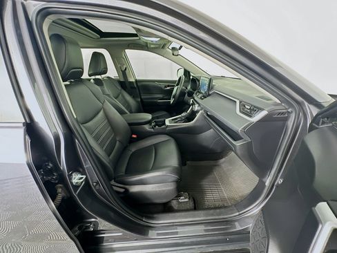 Used 2021 Toyota RAV4 XLE Premium FWD image 33