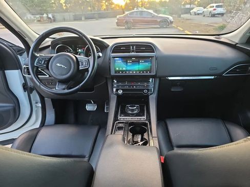 Used 2019 Jaguar F-PACE Premium image 10