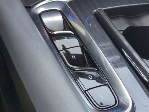 Used 2024 Buick Enclave Premium image 16