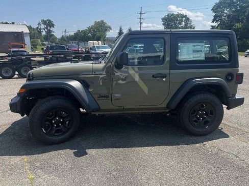 Used 2025 Jeep Wrangler Sport AWD/4WD image 6