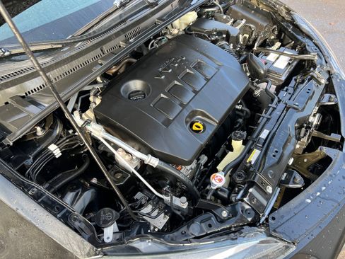 Used 2019 Toyota Corolla LE w/ Carpet Mat Package (TMS) image 32